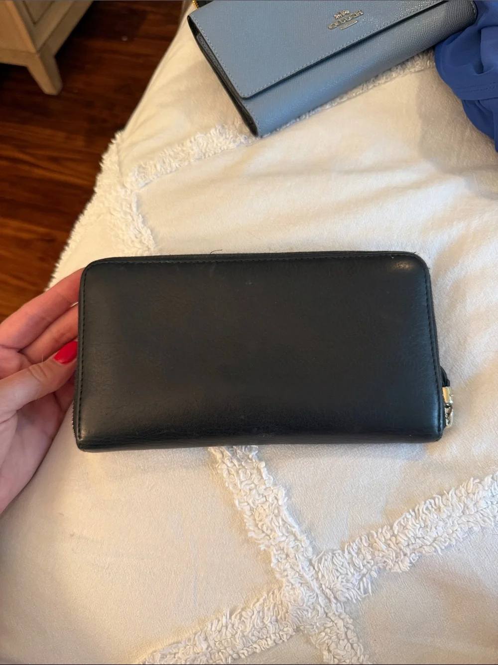 Gucci Black Zip-Around Leather Wallet with Embossed Logo